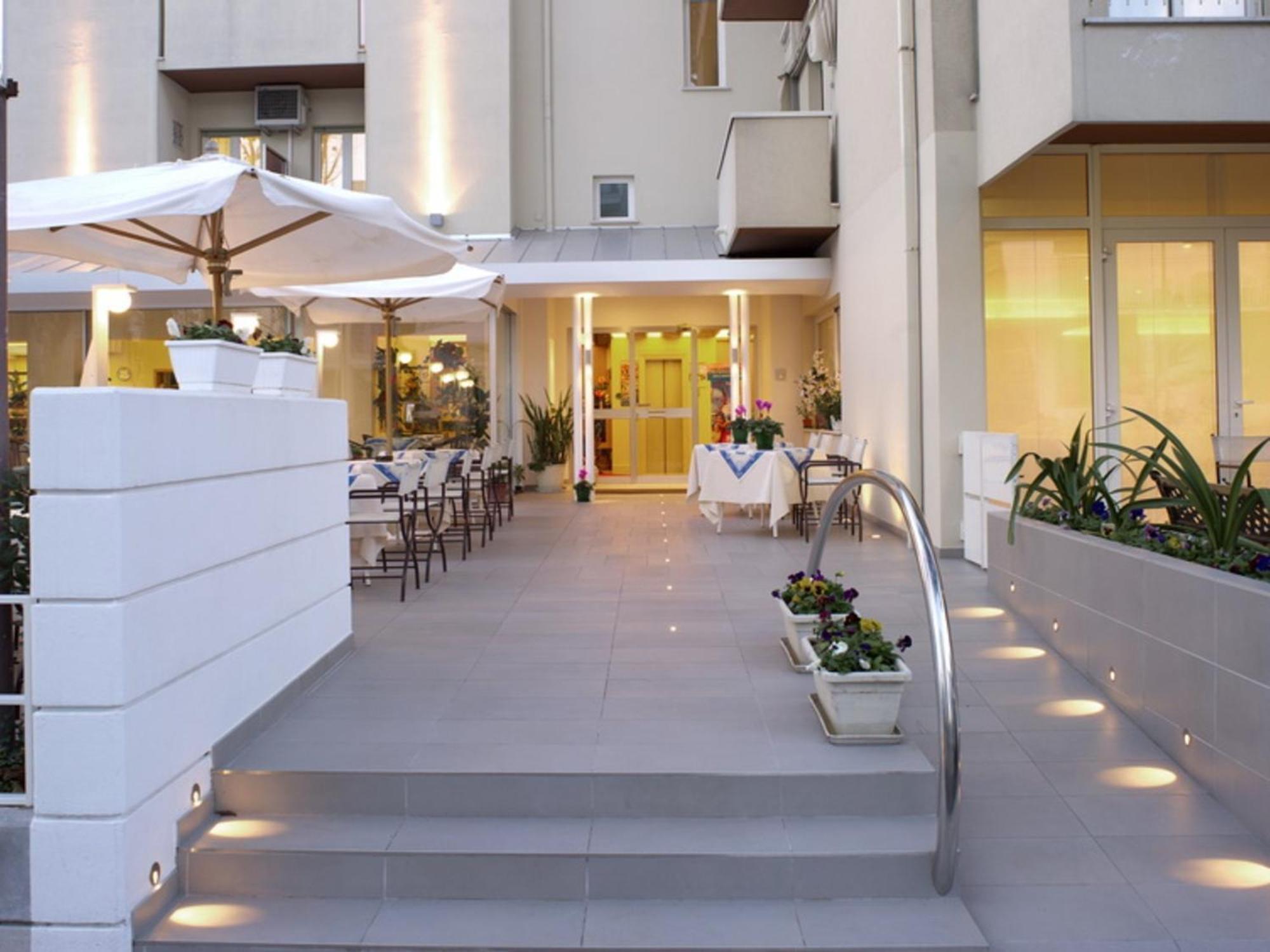 Hotel Nives Riccione Exterior photo