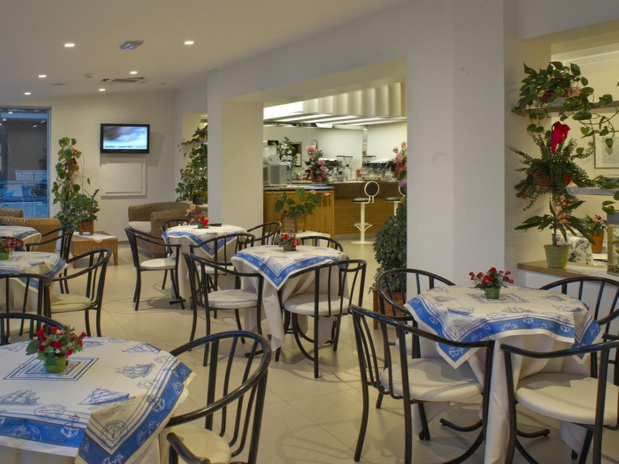 Hotel Nives Riccione Exterior photo